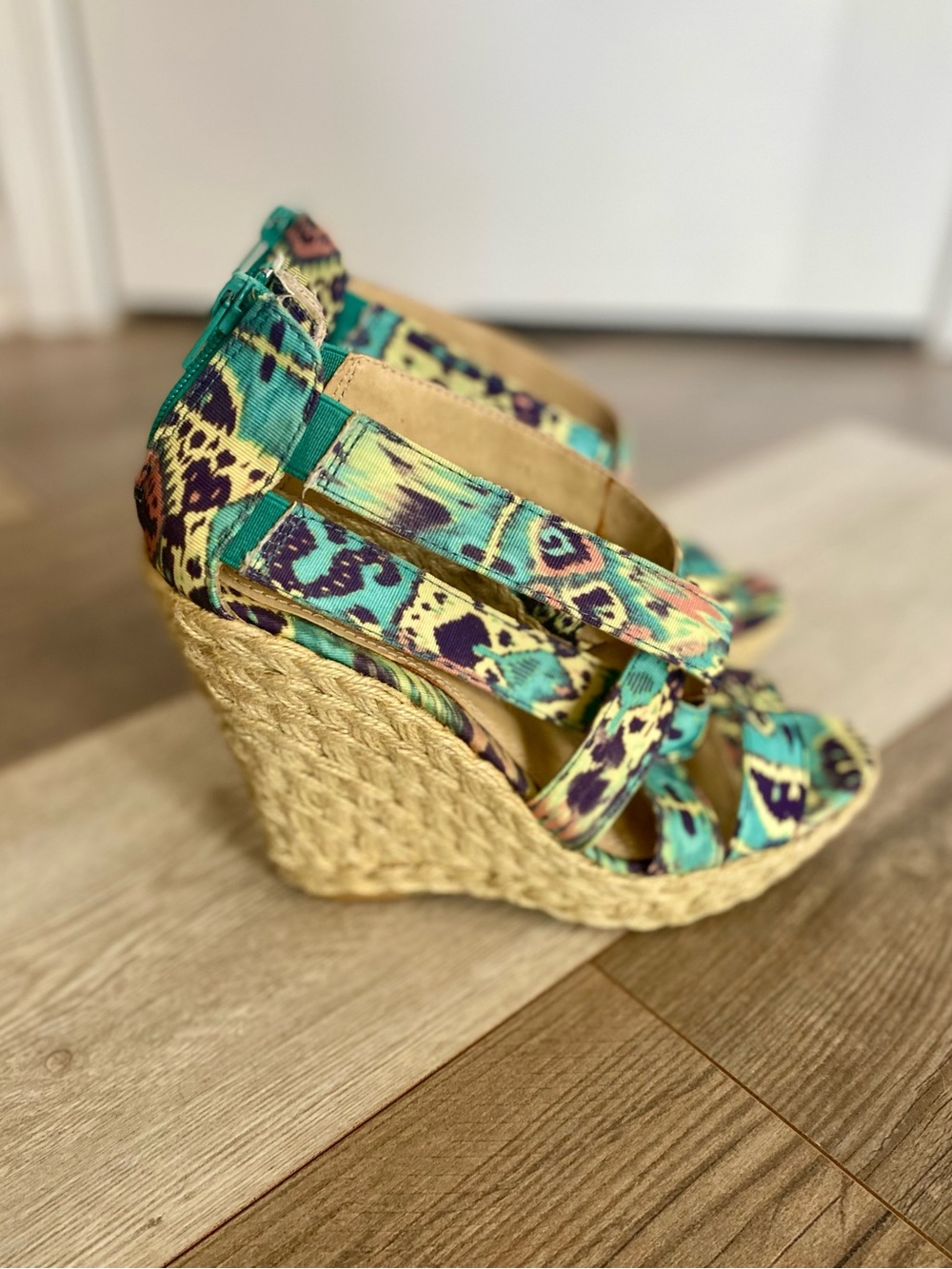 CHINESE LAUNDRY MILKSHAKE WEDGE PLATFORM SANDALS - Picture 7 of 11